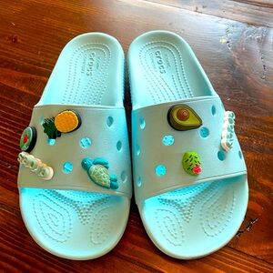 Kids / women green, iconic crocs sandals slides w/ decor plug-ins women’s 5